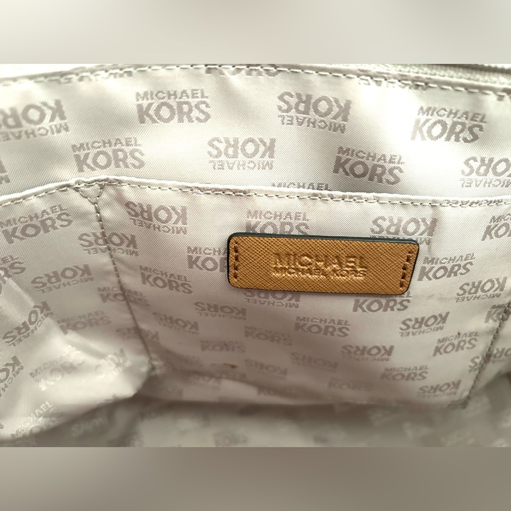 Michael Kors Large Jet Set Tote with Gold Python Embossing - Picture 11 of 15